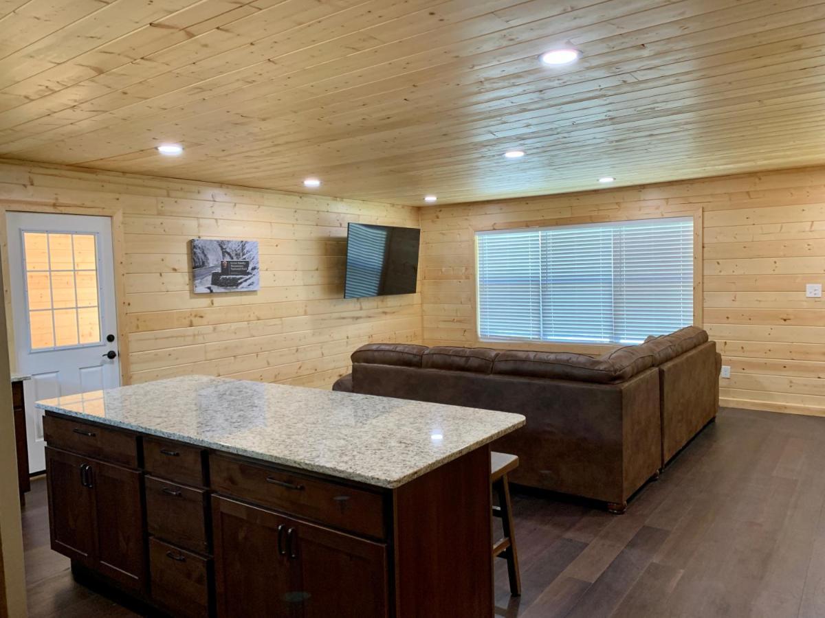 The Brick House: Brand New! 3 Bedroom Home With Private Driveway Pigeon Forge Ngoại thất bức ảnh