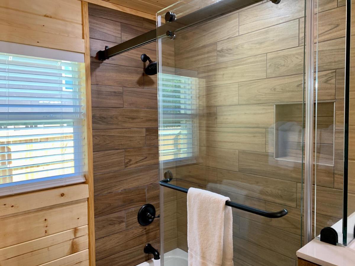 The Brick House: Brand New! 3 Bedroom Home With Private Driveway Pigeon Forge Ngoại thất bức ảnh
