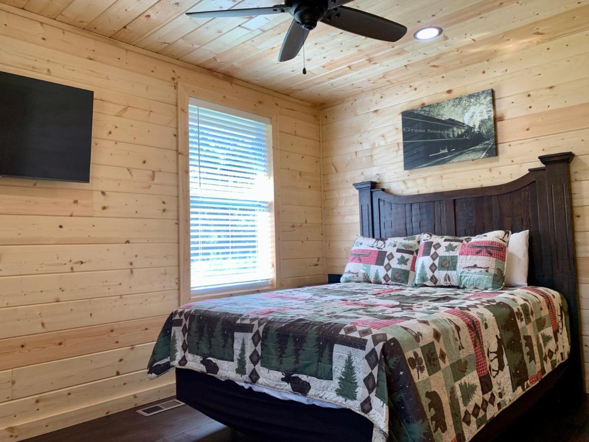 The Brick House: Brand New! 3 Bedroom Home With Private Driveway Pigeon Forge Ngoại thất bức ảnh