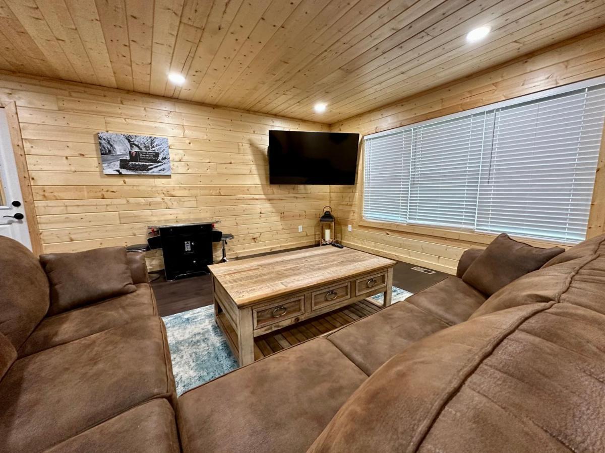 The Brick House: Brand New! 3 Bedroom Home With Private Driveway Pigeon Forge Ngoại thất bức ảnh